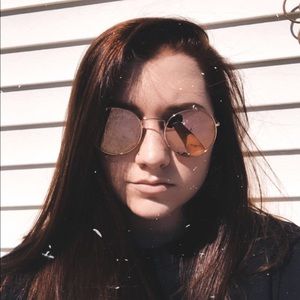 Meet your Posher, Annissa